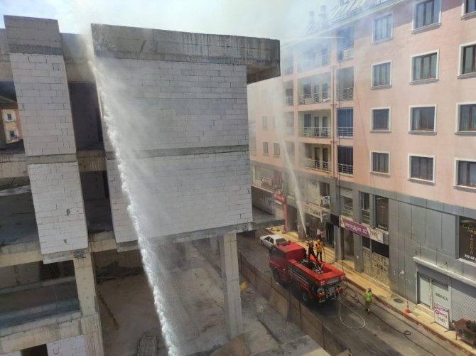 Tunceli’de yangın, 2 işçi son anda kurtuldu