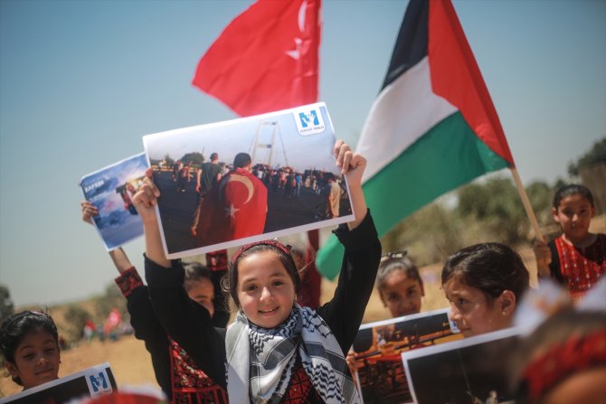 Gazzeli çocuklar, 15 Temmuz şehitleri anısına zeytin fidanı dikti