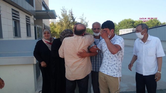 Suriyeli gencin cenazesini ailesi salavatlarla aldı