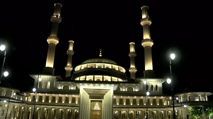 Diyanet İşleri Başkanı Erbaş, Millet Camii'nde sela okudu