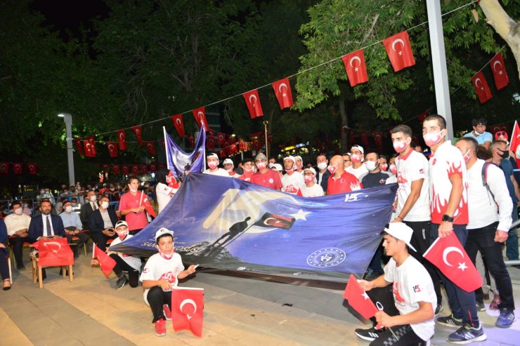 Elazığ'da 15 Temmuz Demokrasi Meydanı'nda 'Demokrasi Nöbeti' tutuldu