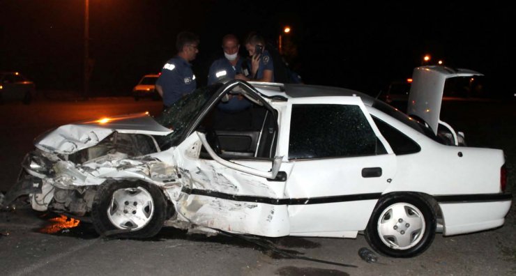 Otomobil ile hafif ticari araç çarpıştı: 5 yaralı