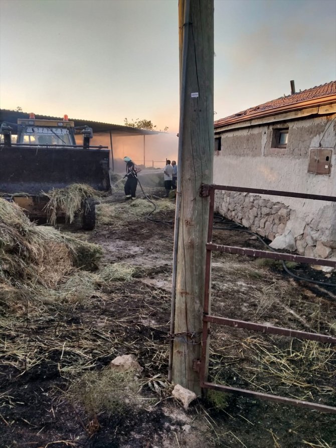 Karaman'daki yangında 3 bin saman balyası yandı