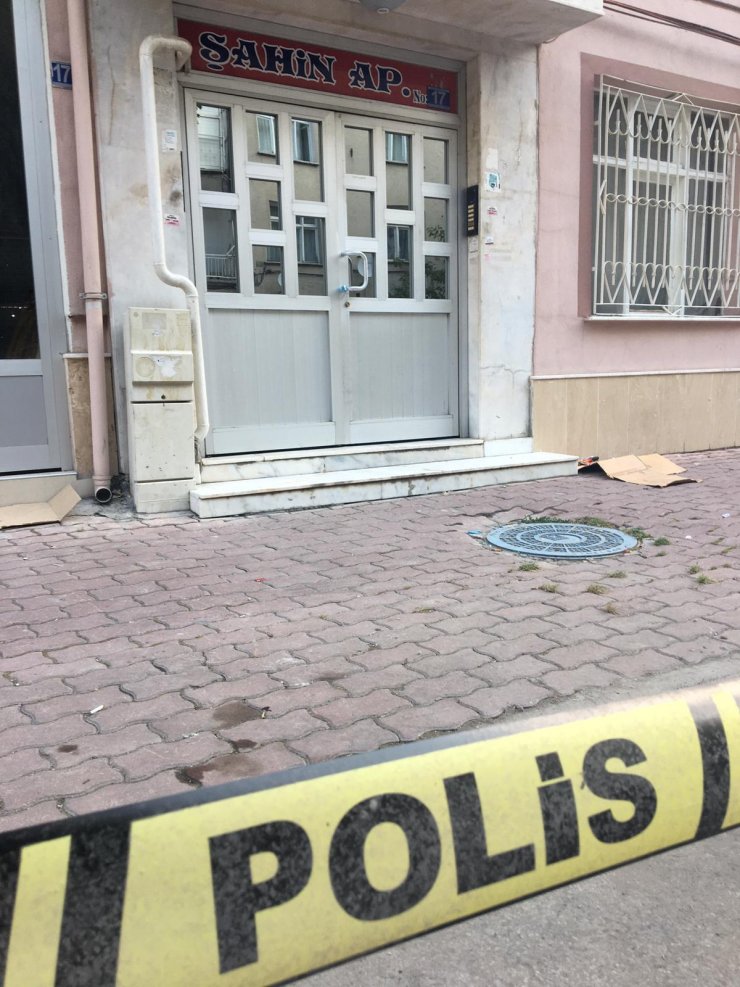 Konya'da çatlaklar oluşan 5 katlı bina boşaltıldı