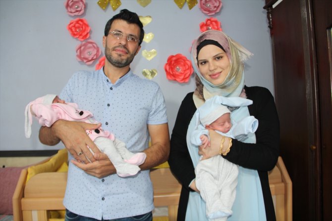 Suriyeli aile ikiz kızlarına "Aya" ve "Sofya" adını verdi