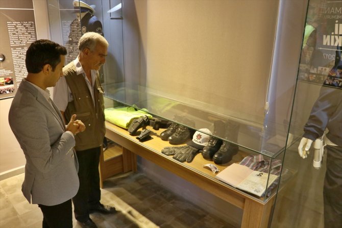 Şehit babasından oğlunun hatıralarının sergilendiği müzeye duygusal ziyaret