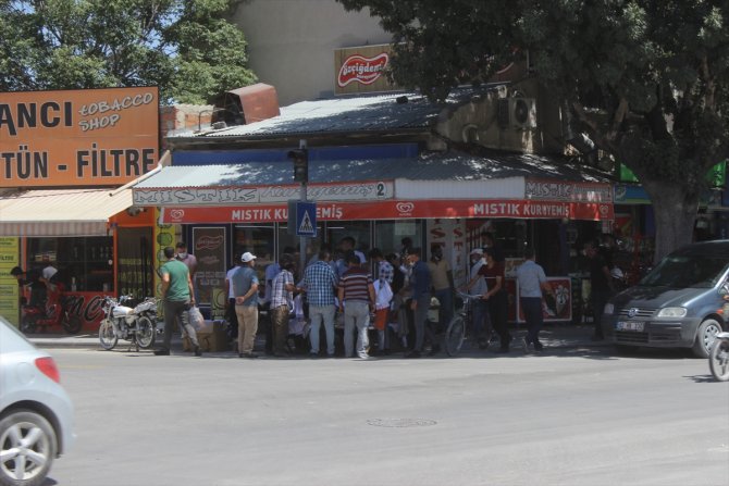 Konya'da "sosyal mesafesiz" alışveriş tepki topladı