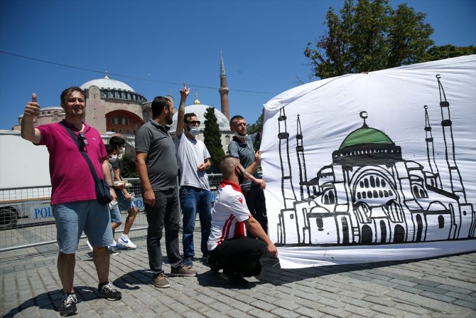 Türkiye'nin dört bir tarafından Ayasofya Camisi'nde namaz kılmak için geldiler