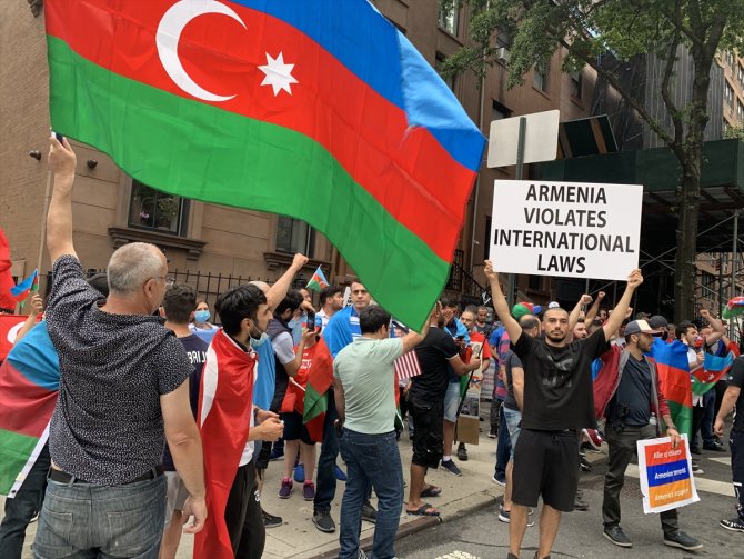 ABD'deki Azeri ve Türk vatandaşlar, New York'ta Ermenistan'ı protesto etti