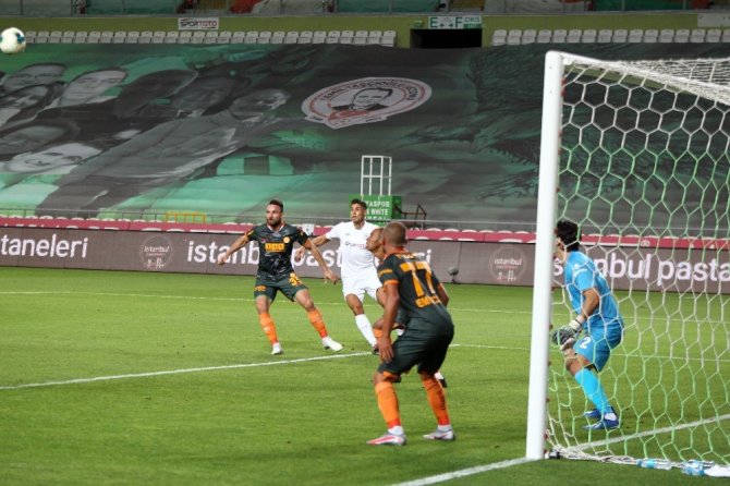 Süper Lig: Konyaspor: 2 - Aytemiz Alanyaspor: 0 (İlk yarı)