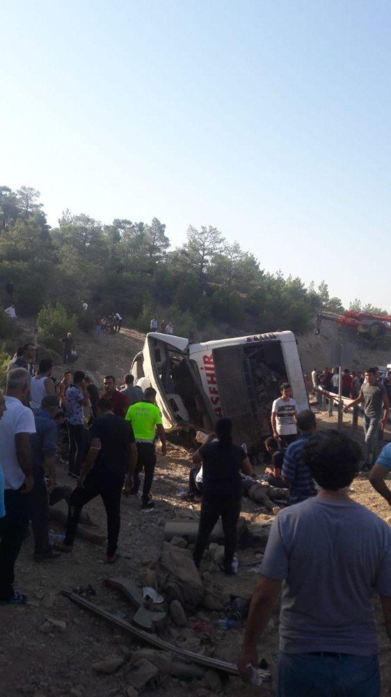 Mersin’de askerleri taşıyan otobüs devrildi: Çok sayıda yaralı