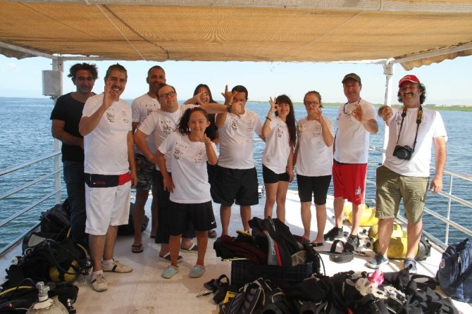 Milli yüzücü down sendromlu sporcular Beyşehir Gölü’ne dalış yaptı
