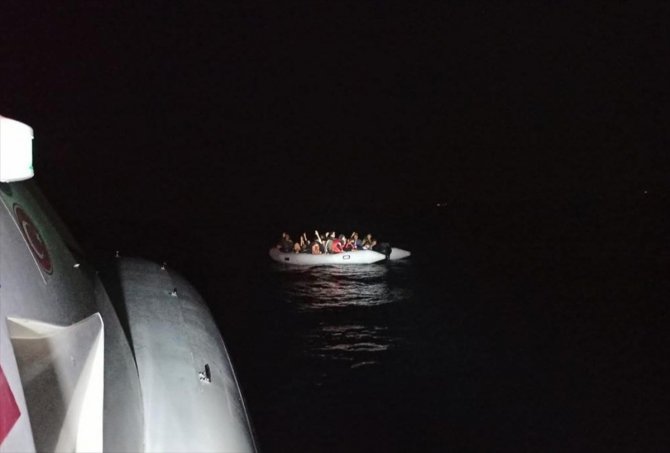Türk kara sularına geri itilen 56 sığınmacı kurtarıldı