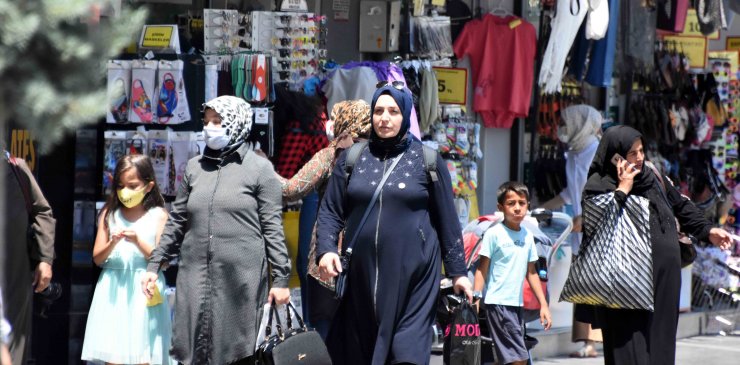 Vaka sayısının arttığı Konya'da, maske ve sosyal mesafe unutuldu