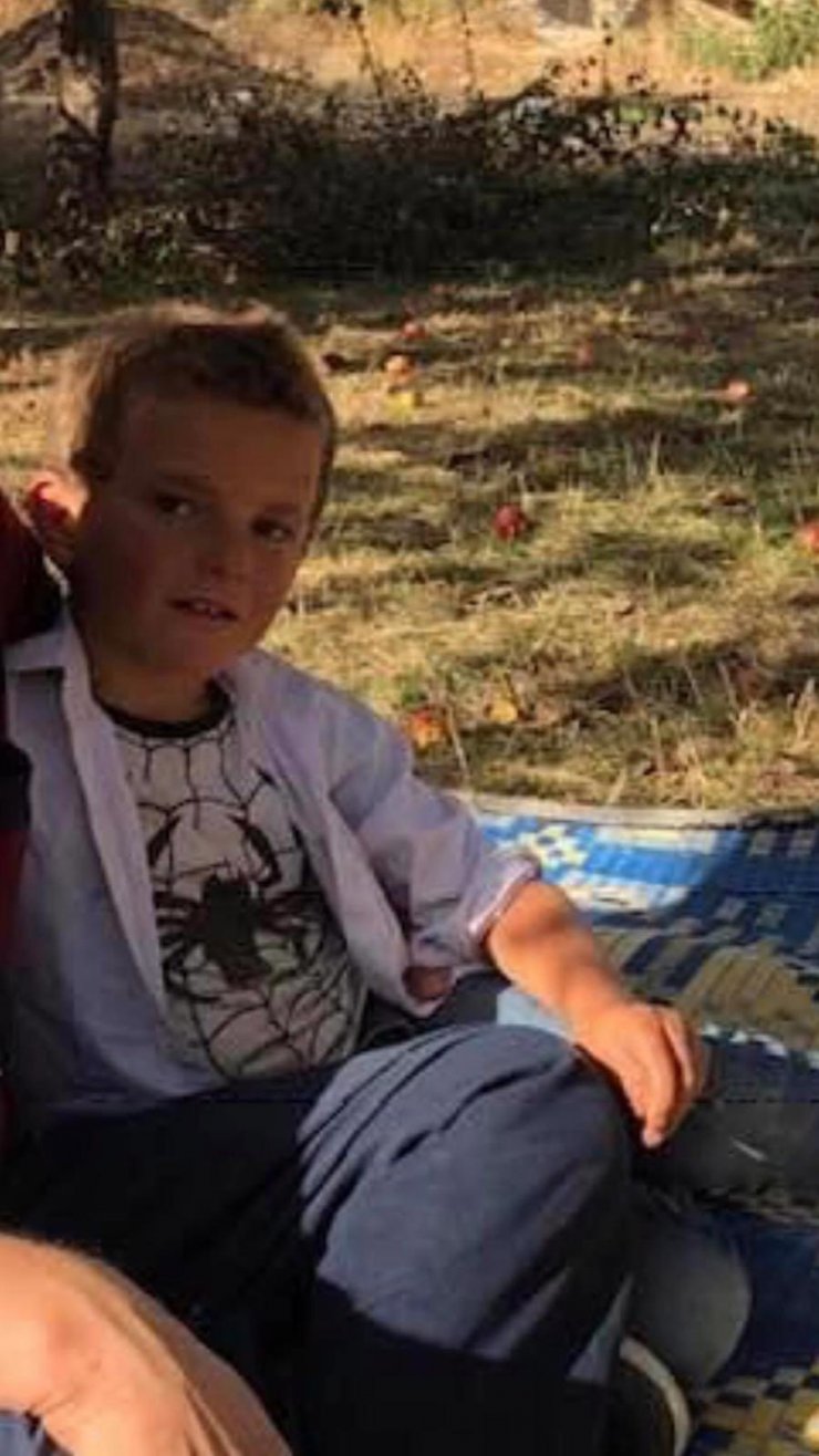 Babasıyla birlikte öldürülen 10 yaşındaki İzzet, geçen yıl kalp ameliyatı olmuş