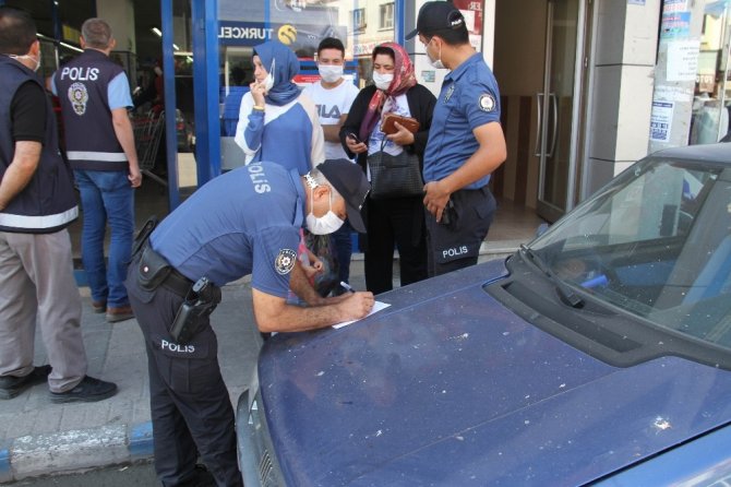Polisi görünce taktıkları maske cezadan kurtaramadı
