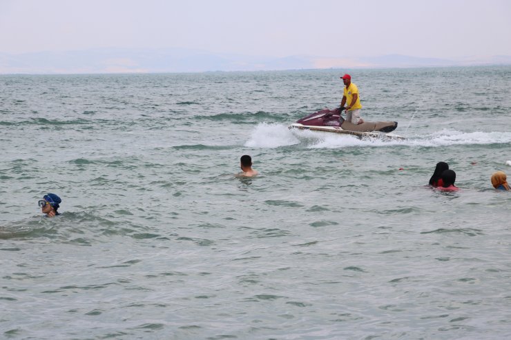 Beyşehir Gölü'nde plaj keyfi