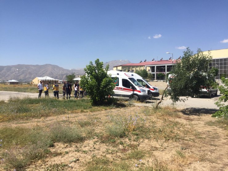 Hakkari'de minibüs, şarampole devrildi: 6 ölü, 1 yaralı