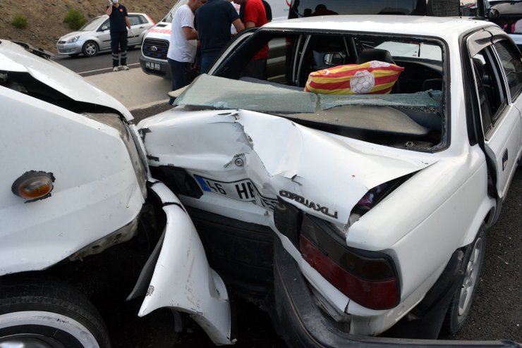 Kahramanmaraş'ta 4 aracın karıştığı zincirleme kaza: 4 yaralı