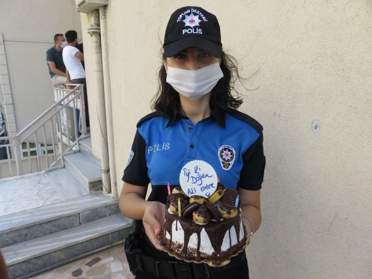 Polis olmak isteyen çocuğa sürpriz doğum günü kutlaması