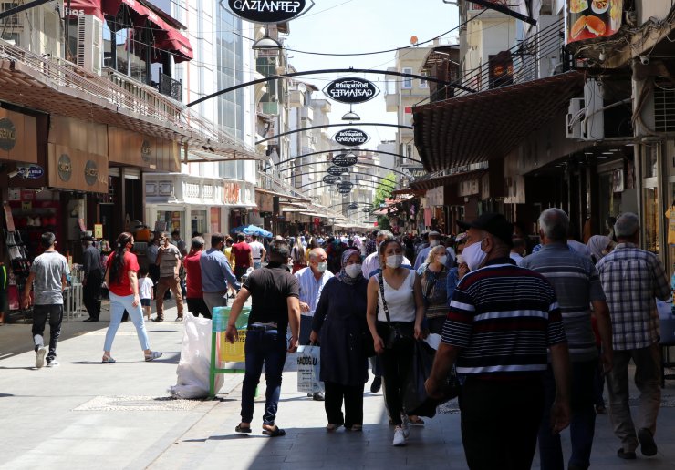 Gaziantep sokakları, bayram sonrası yine kalabalık