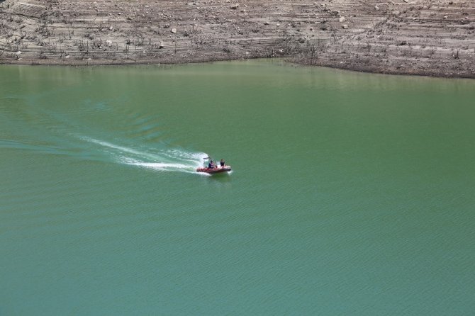 Gülistan, kodu 885 metreye düşürülen barajda aranıyor