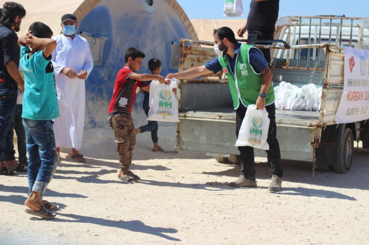 İHH, Suriyeli siviller için 8 bin 234 hisse kurban kesti