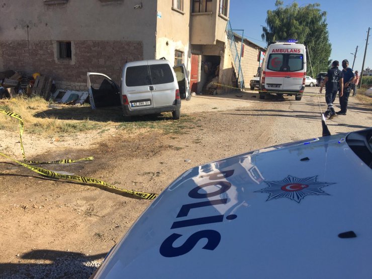 Konya.'da hafif ticari araç evin duvarına çarptı: 1 ölü, 2 yaralı