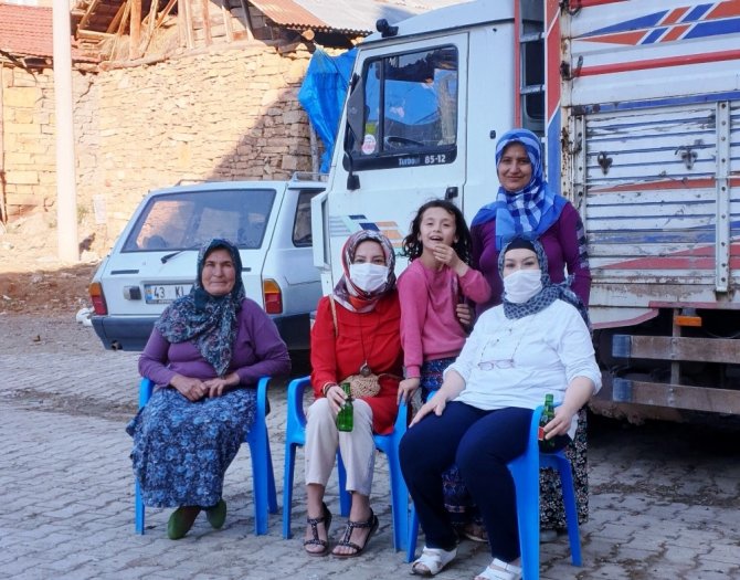 Öğretmenler, 3 yetim öğrenciyi unutmadı