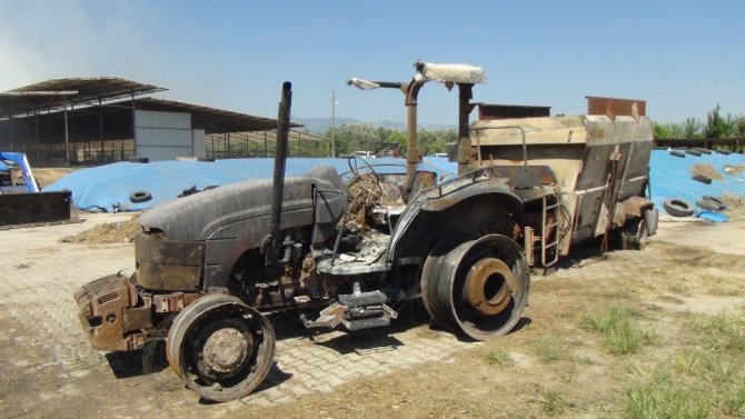 Antalya’da çiftlikteki yemler alev alev yandı