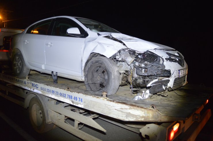 Elazığ'da 3 araç çarpıştı: 4 yaralı