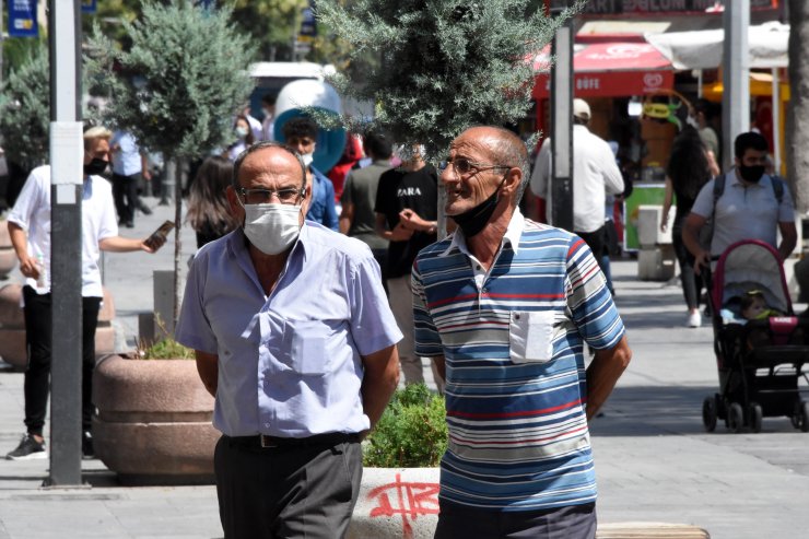 Konya'da artan vaka sayısına rağmen tedbirlere uyulmuyor