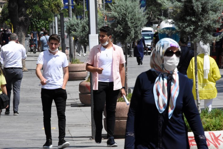 Konya'da artan vaka sayısına rağmen tedbirlere uyulmuyor