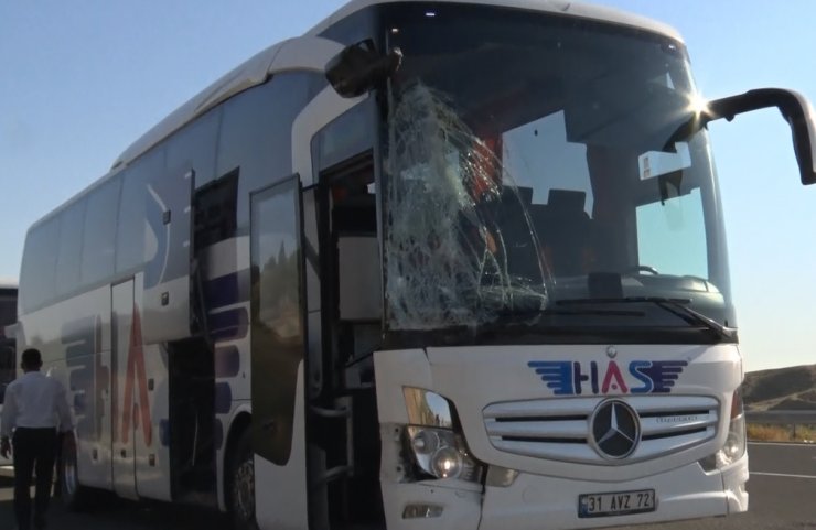 Yolcu otobüsü, ASELSAN çalışanlarını taşıyan midibüse çarptı: 1 ölü, 8 yaralı