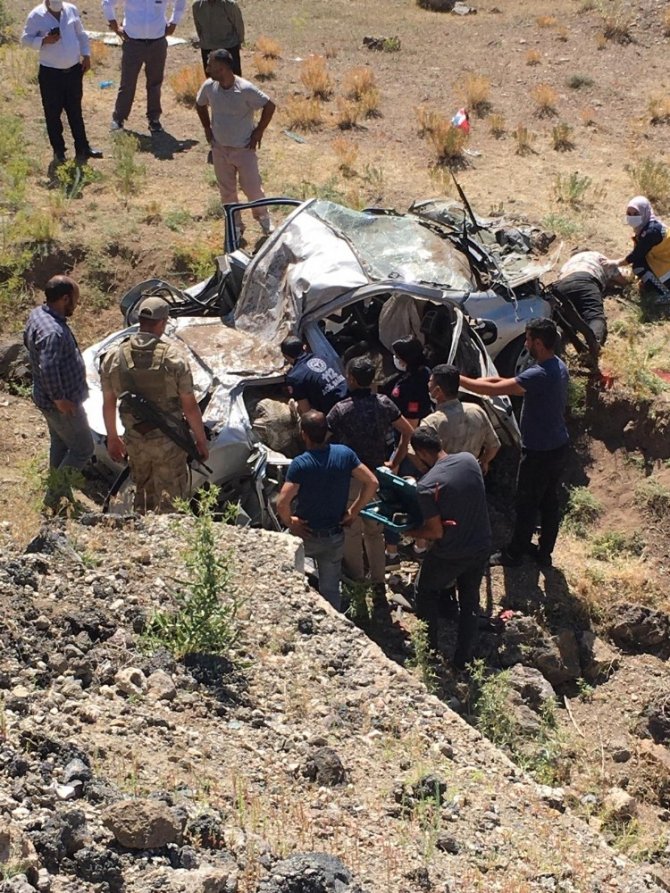 Ağrı'da trafik kazası: 3 ölü, 2 yaralı