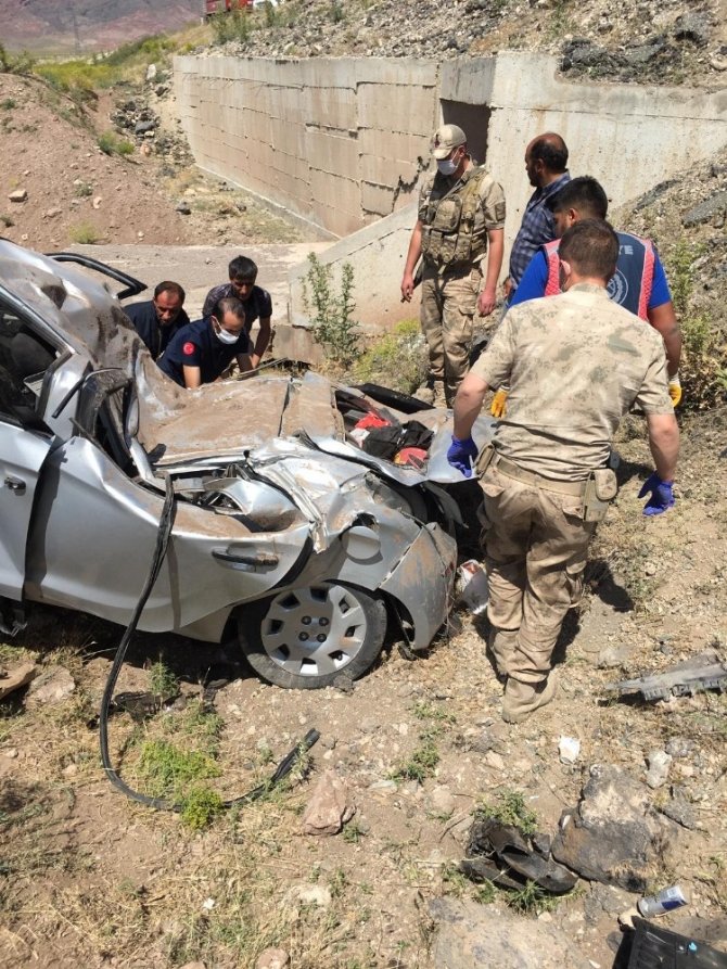 Ağrı'da trafik kazası: 3 ölü, 2 yaralı