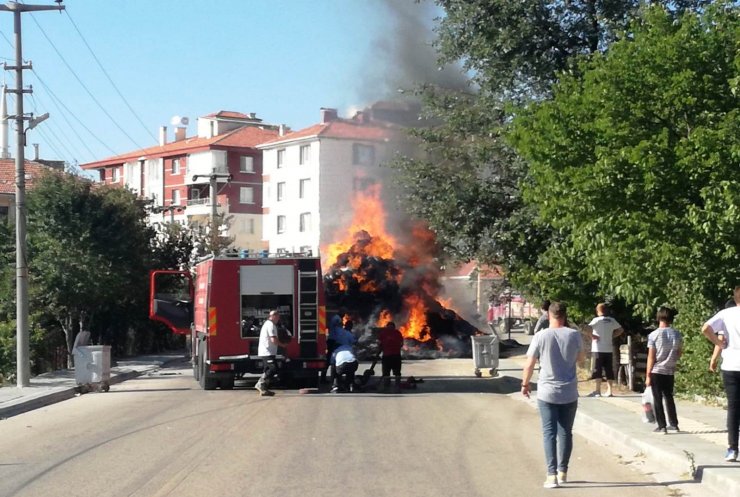 Ankara'da, saman yüklü TIR alev alev yandı