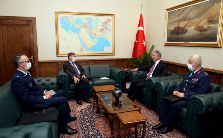 Bakan Akar,  ABD Ankara Büyükelçisi Satterfiel'di kabul etti