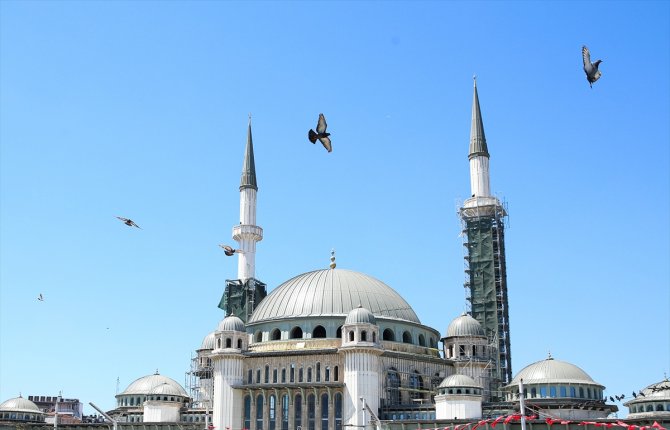Taksim'e yapılan caminin yüzde 65'i tamamlandı
