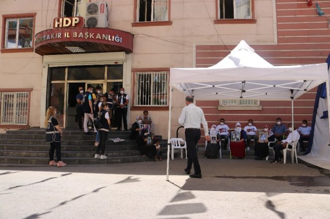 HDP önündeki ailelerin evlat nöbeti 339’uncu gününde