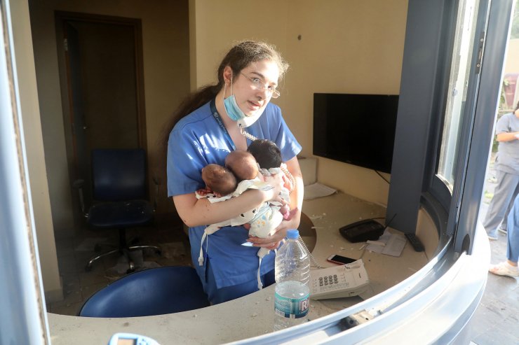 Lübnan, patlama sonrası 3 yeni doğan bebeği kurtaran hemşireyi konuşuyor