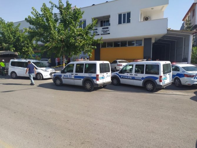 Denizli’de silahlı saldırı: 1’i polis 2 yaralı