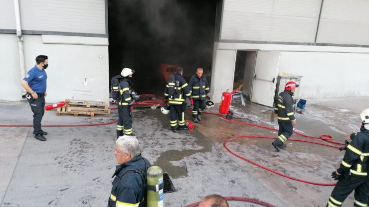 Gebze'de, yağ fabrikasında korkutan yangın