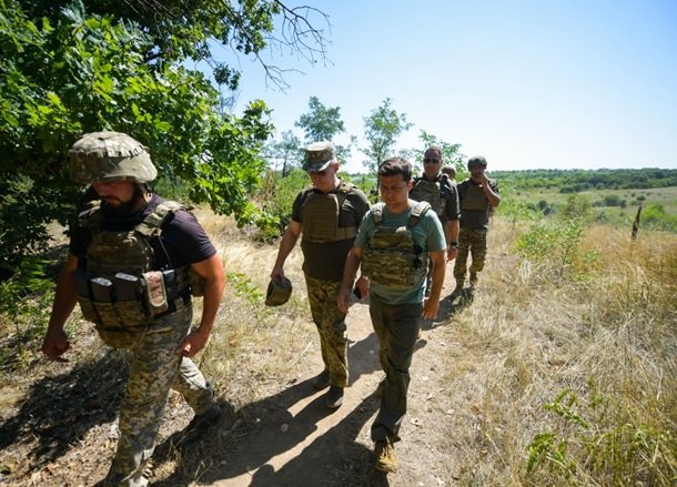Ukrayna lideri Zelenski çatışma bölgesinde