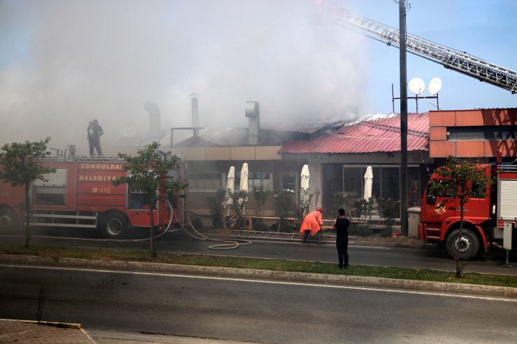 Zonguldak'ta kafe, alev alev yandı