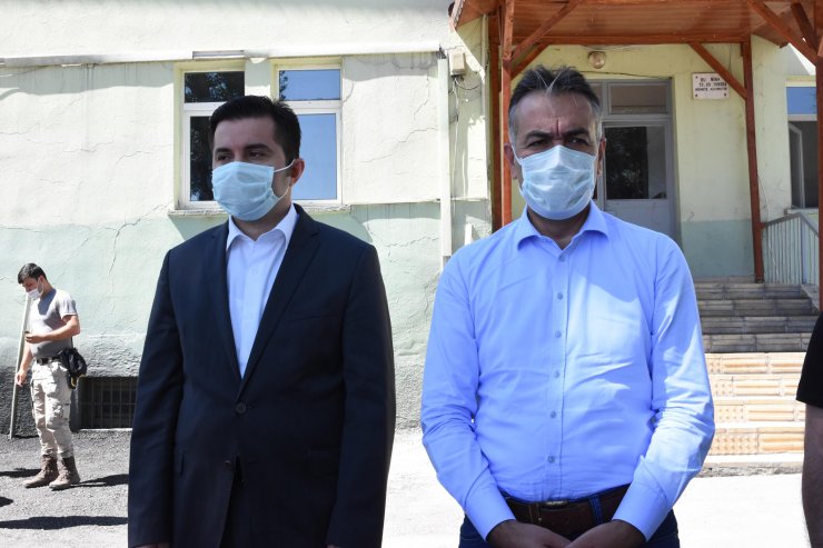 Bitlis Valisi Çağatay, depremin ardından muhtarlarla bir araya geldi