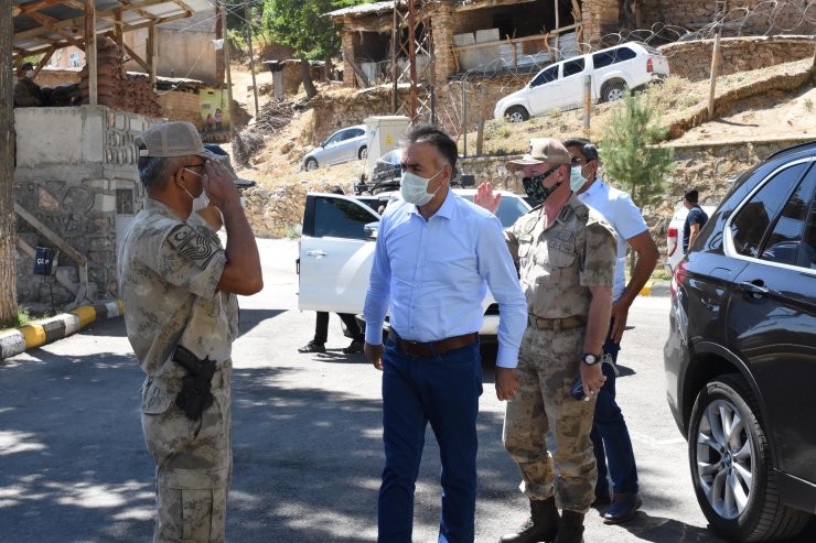 Bitlis Valisi Çağatay, depremin ardından muhtarlarla bir araya geldi