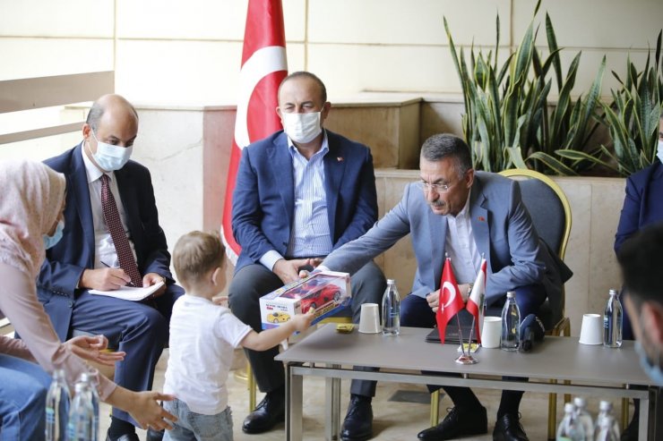 Oktay ve Çavuşoğlu, Lübnan’daki Türk ailelerle buluştu