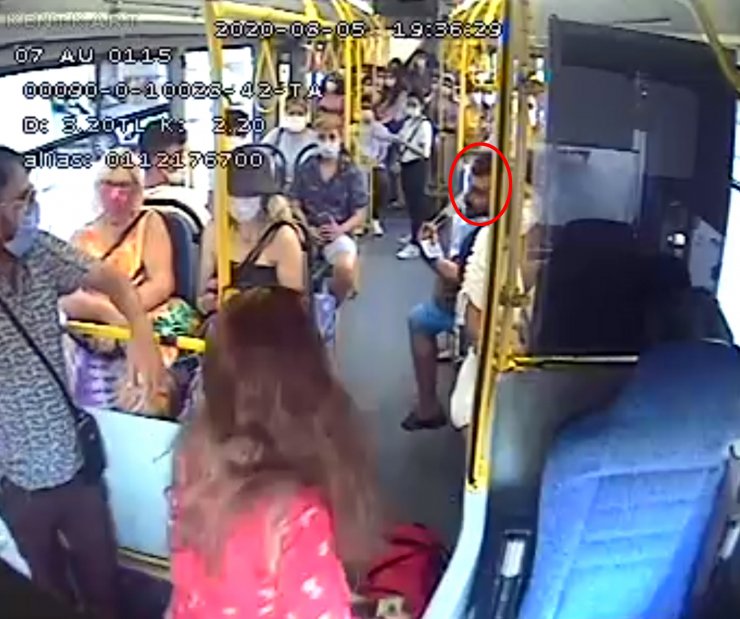 Otobüste 'maske' tartışması kamerada