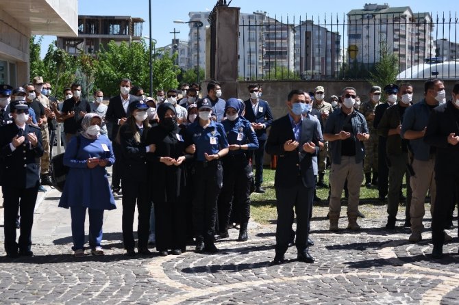 Şehit polis memuru için tören düzenlendi